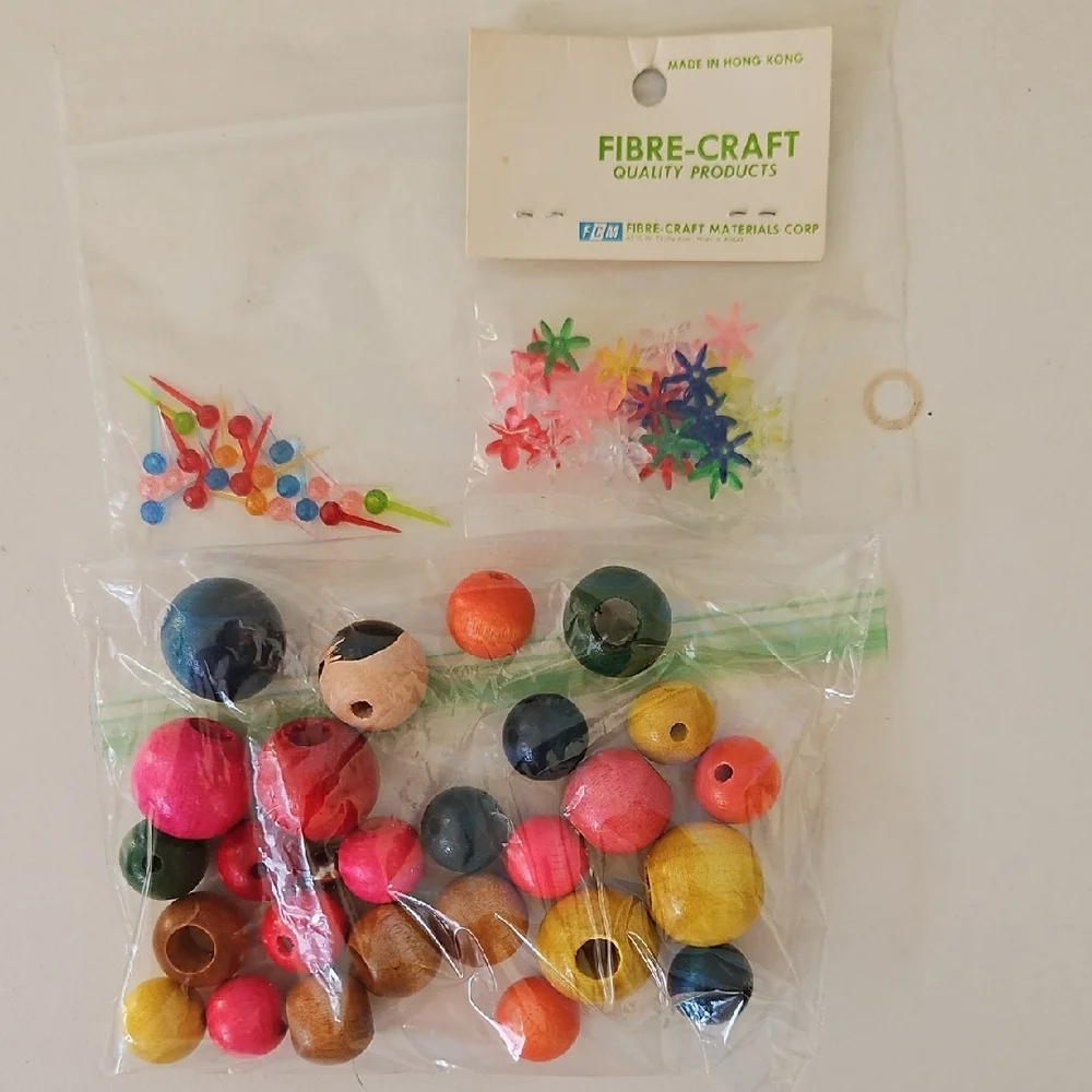 Box of Miscellaneous Craft Supplies - Picture 5 of 7